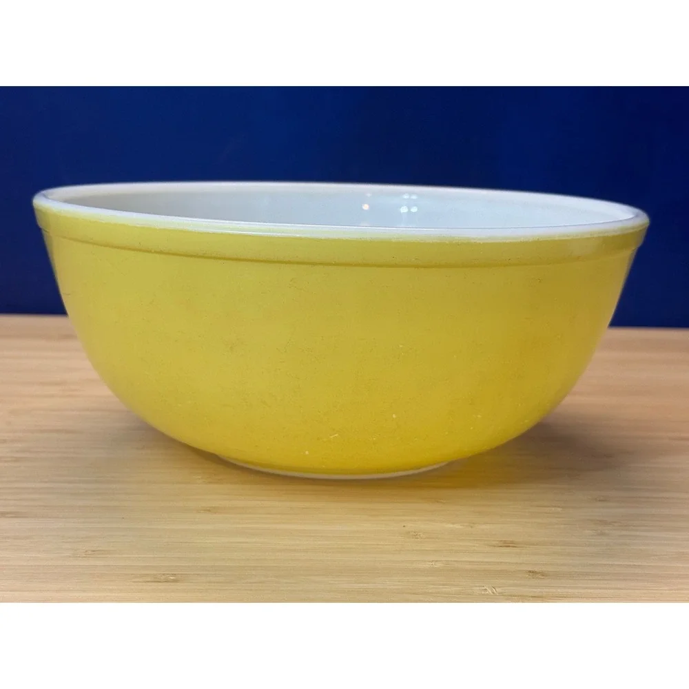 Vintage Pyrex 404 Yellow Mixing Bowl 4 Quart Primary Colors Opal Glass USA Made